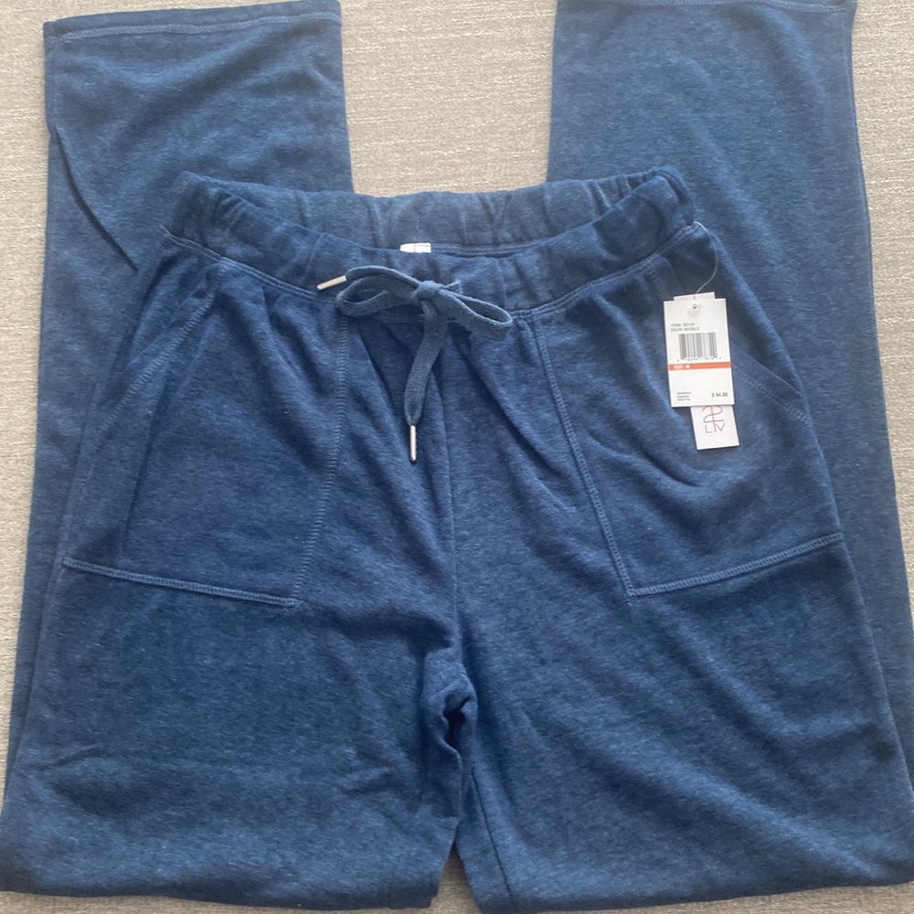 2 LV Easy Fit Vintage Wash pull on pants Size Medium NWT
